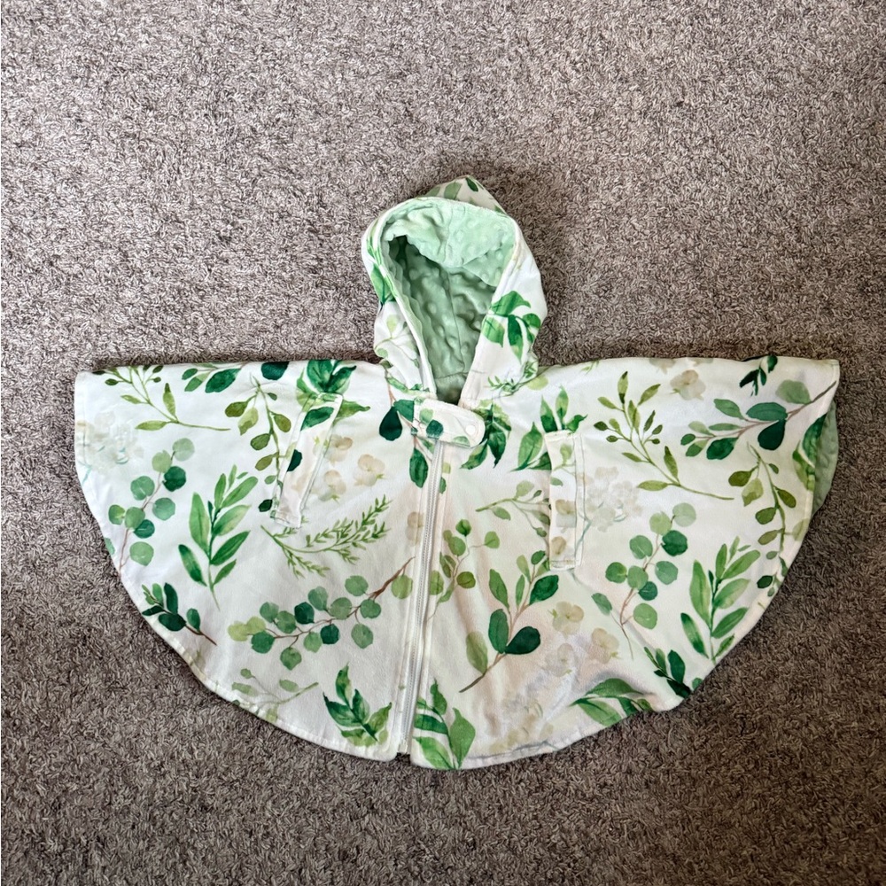 Kids Green Leaf Print Carseat Poncho